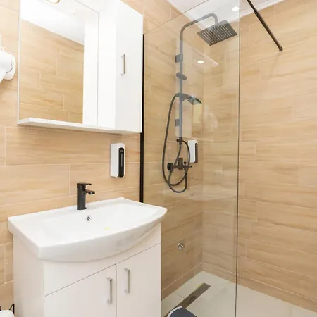 Kameni Dvorac Bed & Breakfast Tajan