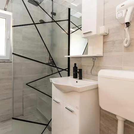 Kameni Dvorac Bed & Breakfast Tajan