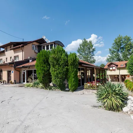 Bed & Breakfast Kameni Dvorac *